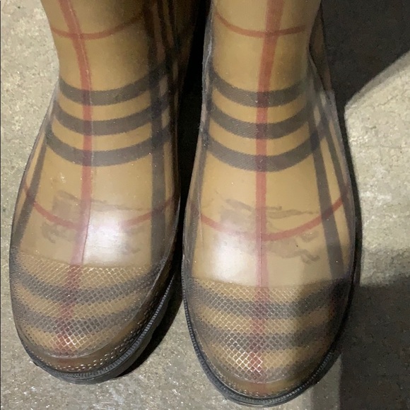 Burberry rain boots - Picture 3 of 3